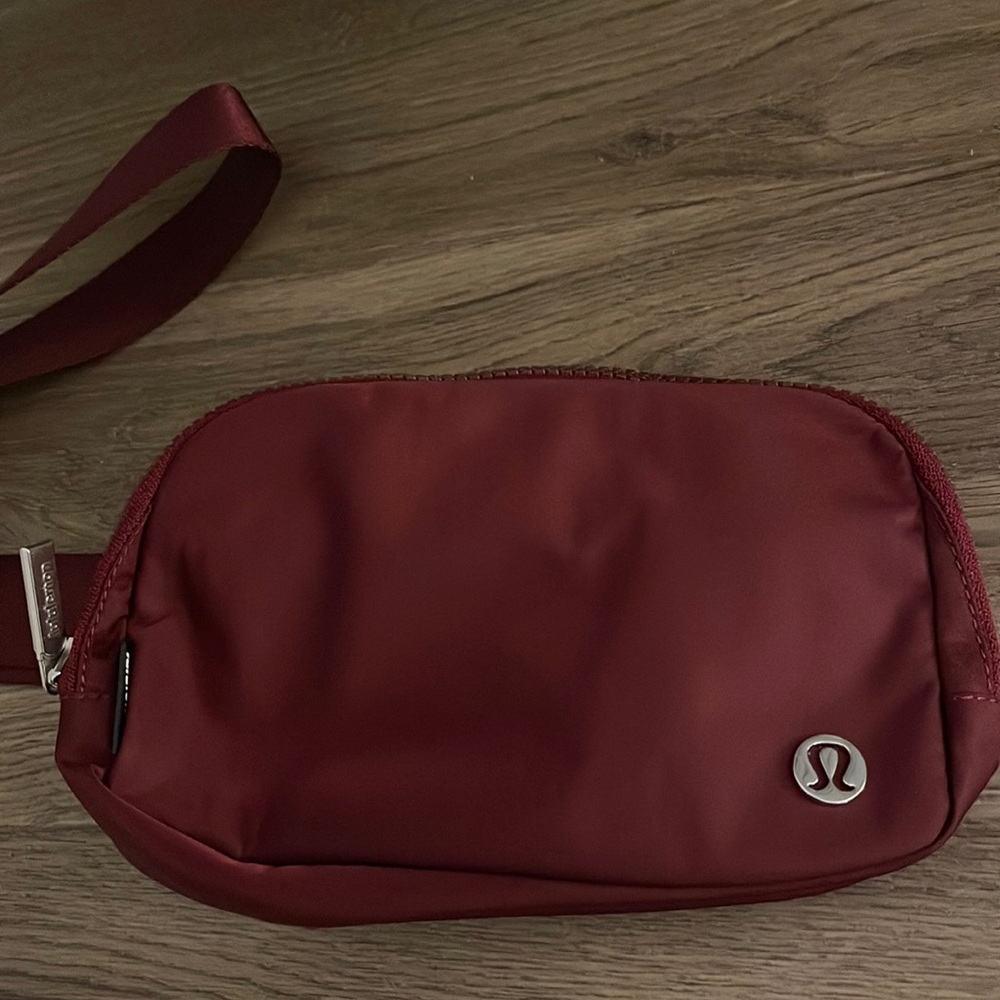 Lululemon Everywhere Belt Bag / Crossbody Bag Maroon